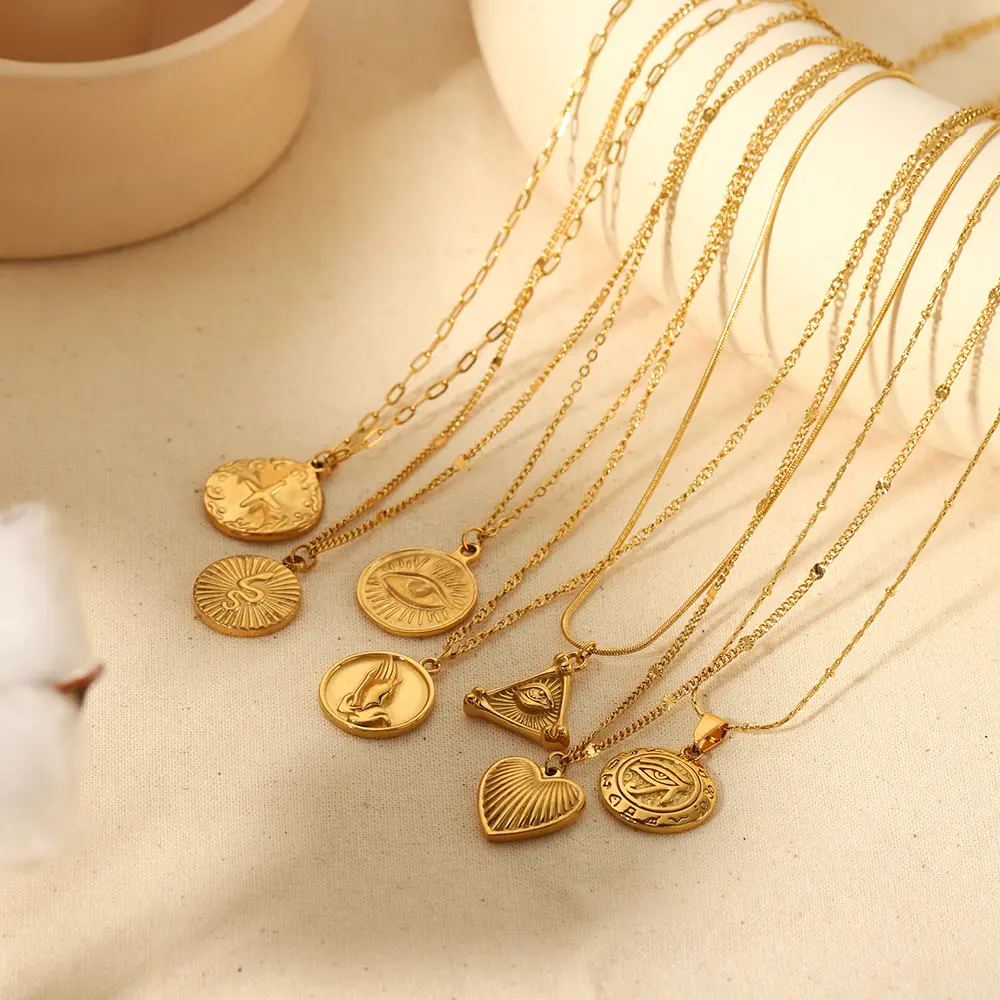 1 Piece Simple Retro Style Round Pendant Cross Carved Stainless Steel 18K Gold Plated Women's Pendant Necklaces 